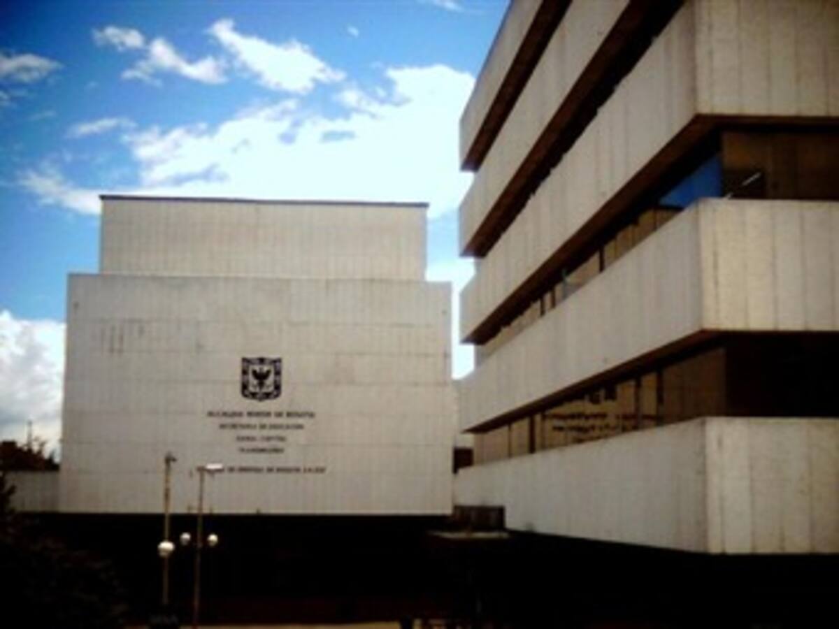 Personería de Bogotá pide suspender polémico convenio de Alma Máter