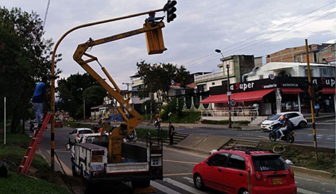 Al 31 de diciembre del 2021 se tenía el 90% de la red semafórica recuperada en Cali y en funcionamiento.