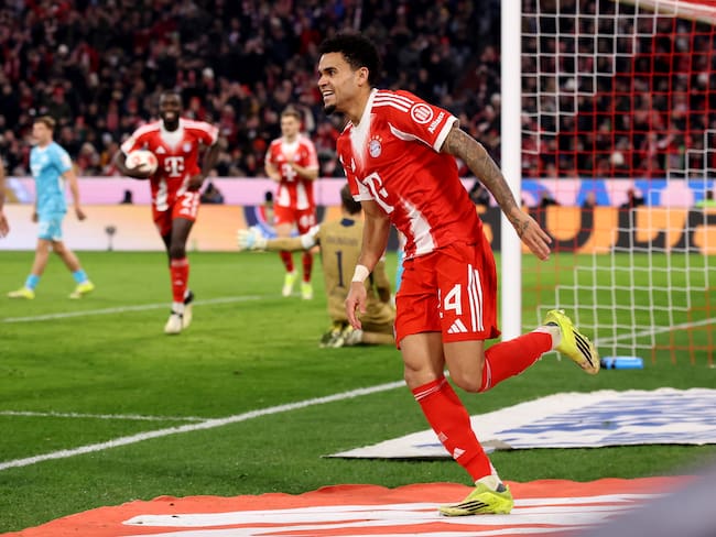 Luis Díaz marcó triplete con Bayern Múnich y así quedó en la tabla de goleadores de la Bundesliga. (Photo by Alex Grimm/Getty Images)