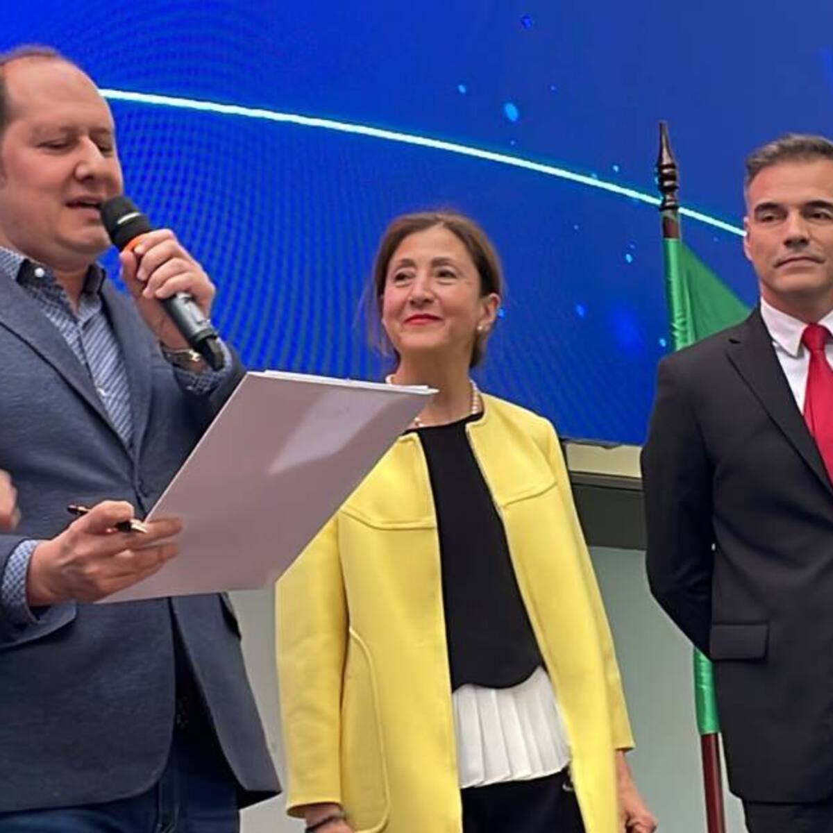 Con Esparza como su vicepresidente, Íngrid Betancourt inscribió candidatura
