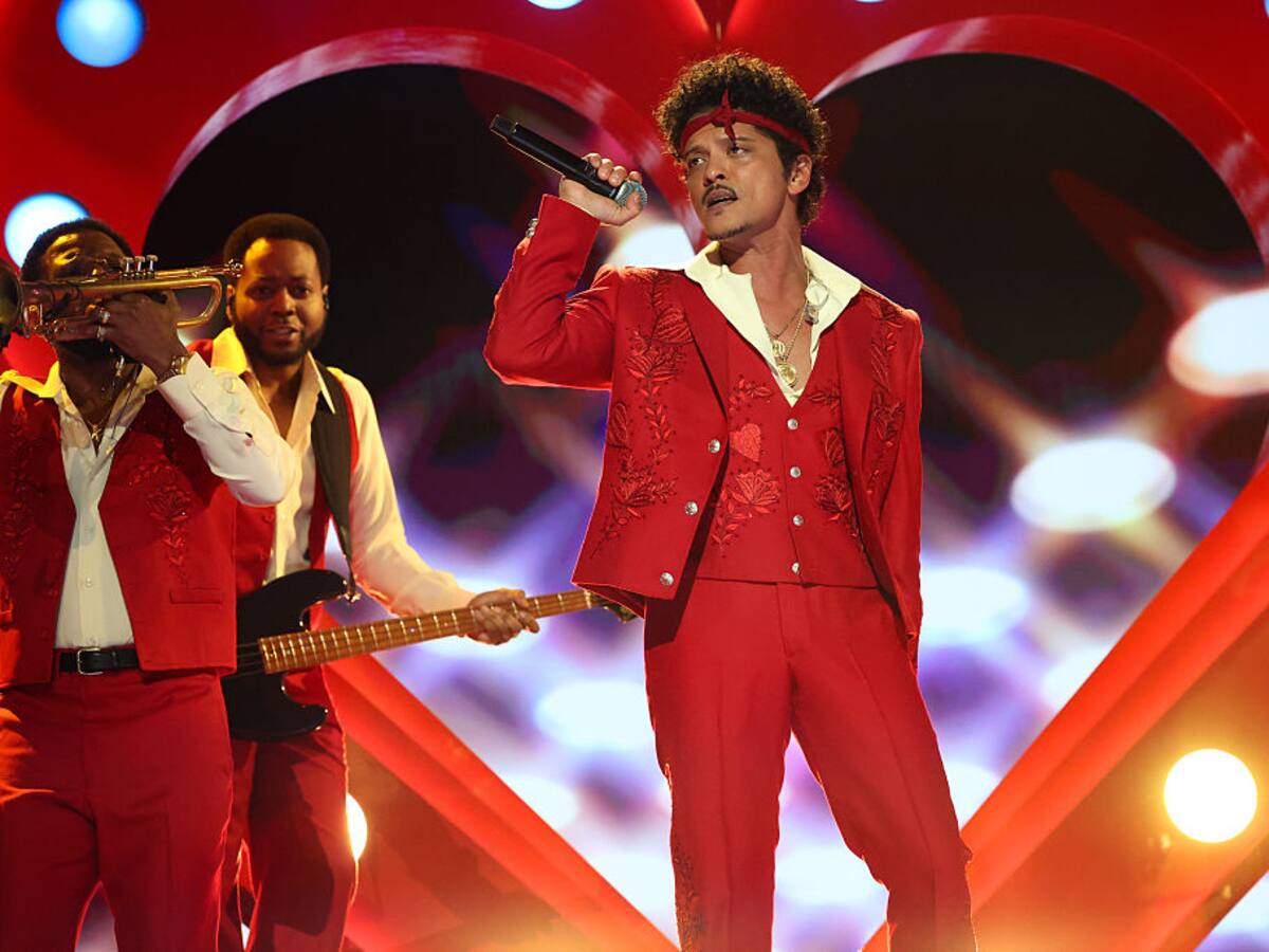 Bruno Mars lanza ‘The Romantic’, su primer álbum solista en más de una década