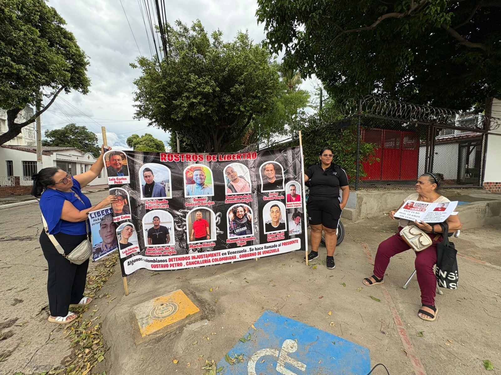 Familiares de colombianos detenidos en Venezuela. / Foto: Jenny Márquez.