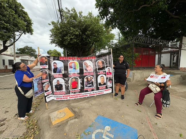 Familiares de colombianos detenidos en Venezuela. / Foto: Jenny Márquez.