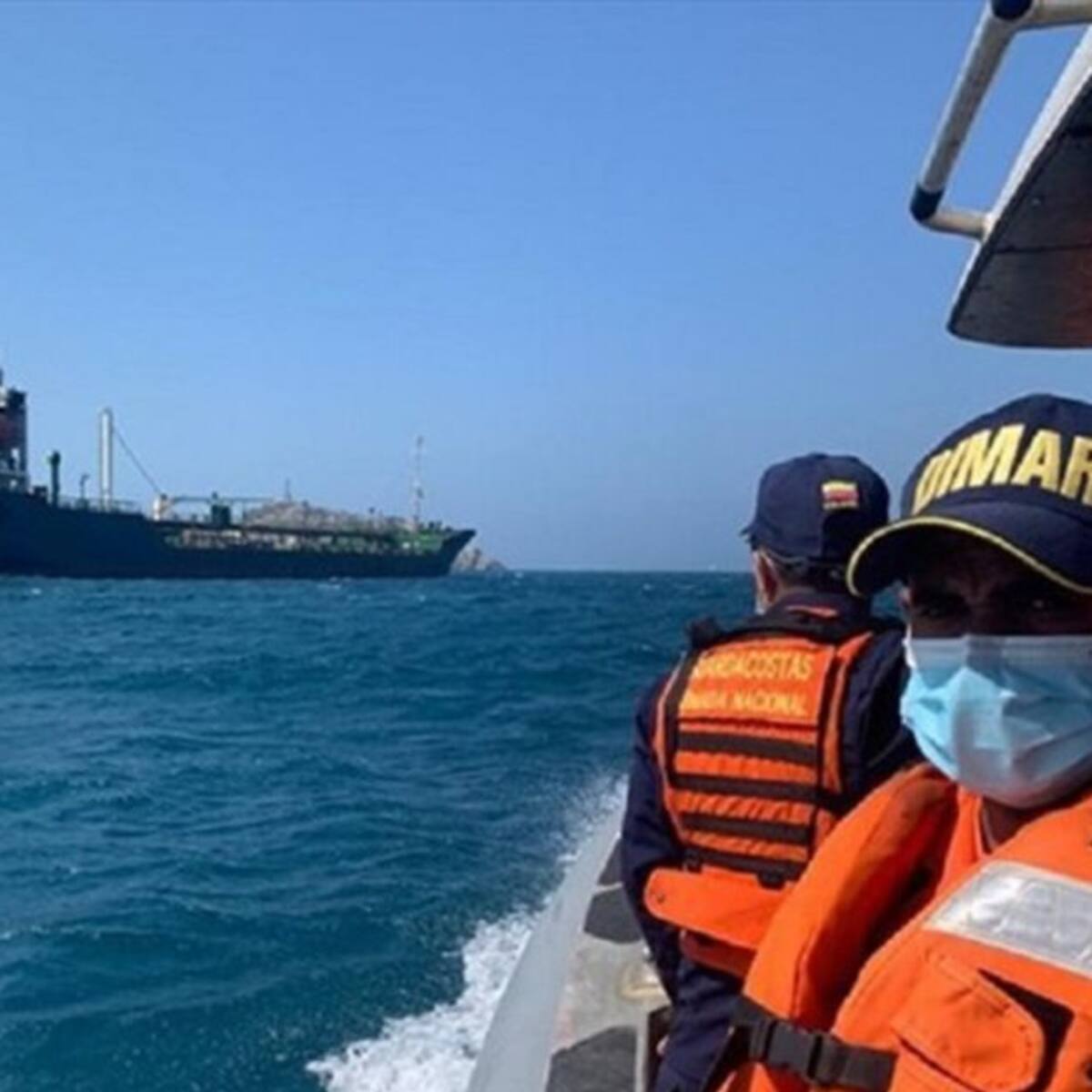 Buque anclado en bahía de Santa Marta ha perdido combustible peligroso