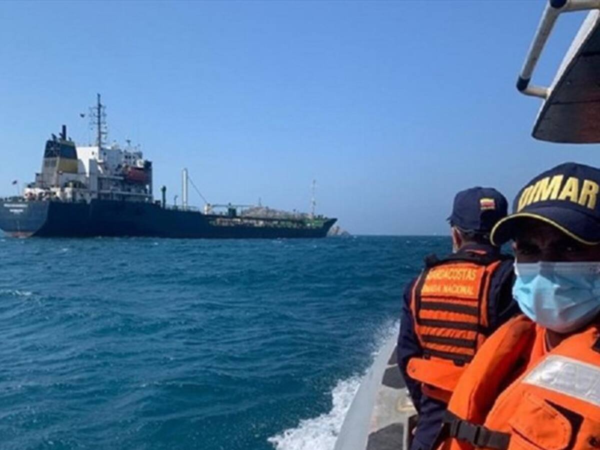 Buque anclado en bahía de Santa Marta ha perdido combustible peligroso