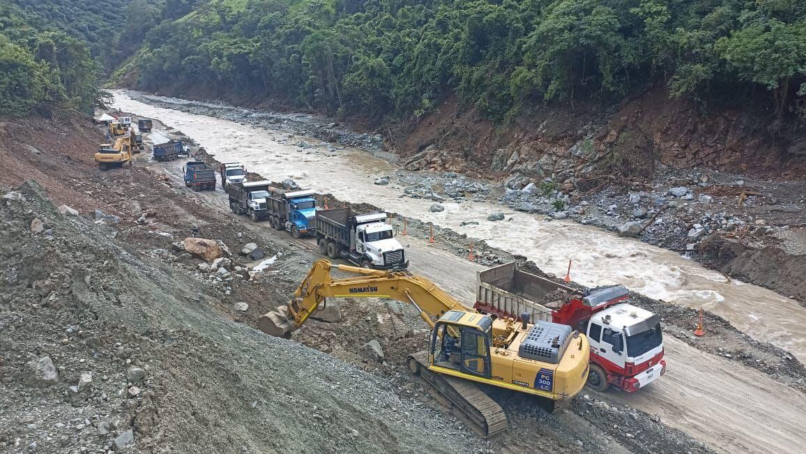 Las autoridades continúan monitoreando la Troncal del Café, tras alerta por derrumbes y las lluvias. Foto: Gobernación de Antioquia.