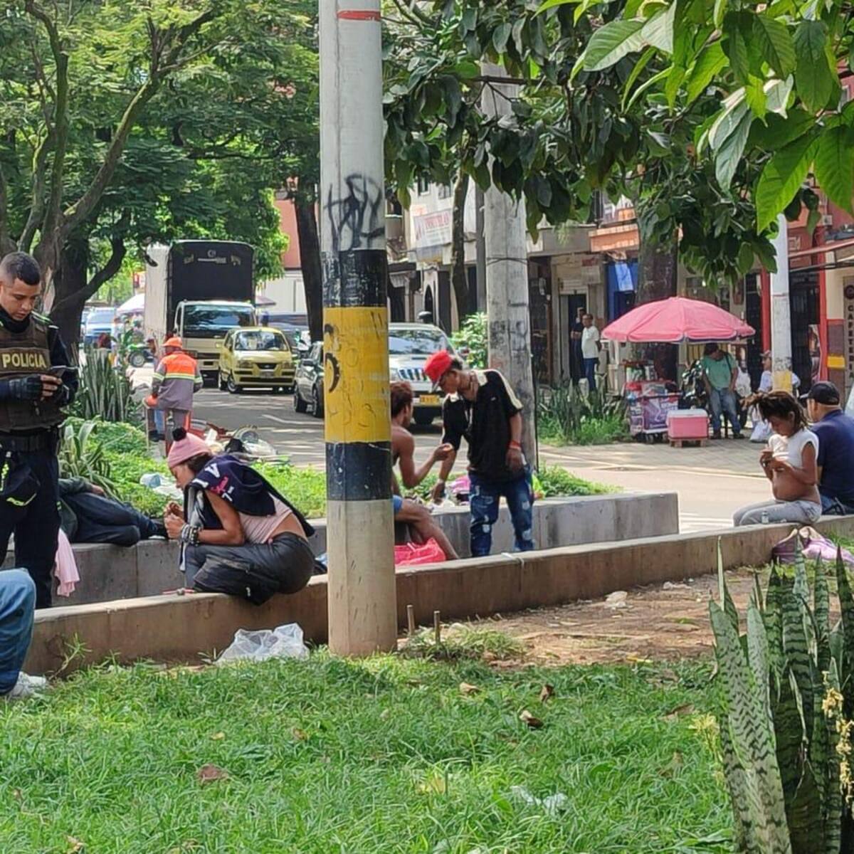Desmontaron 45 cambuches de habitantes de calle e n la Av. de Greiff centro de Medellín