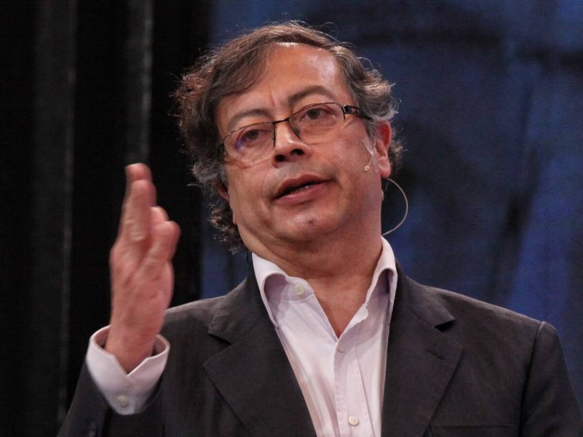 Petro declarará en caso contra Uribe por "infiltración de paramilitarismo"