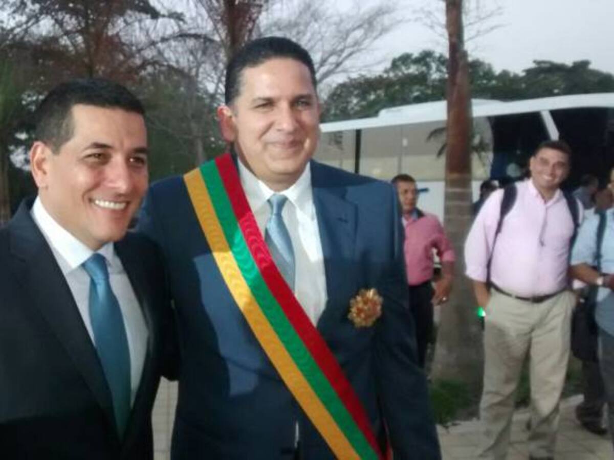 Gobernador electo de Bolívar recibió mando y bastón de su antecesor