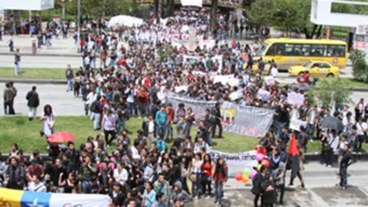 Autoridades de Bogotá respetan protestas pacíficas. El Transmilenio es intocable: Clara López