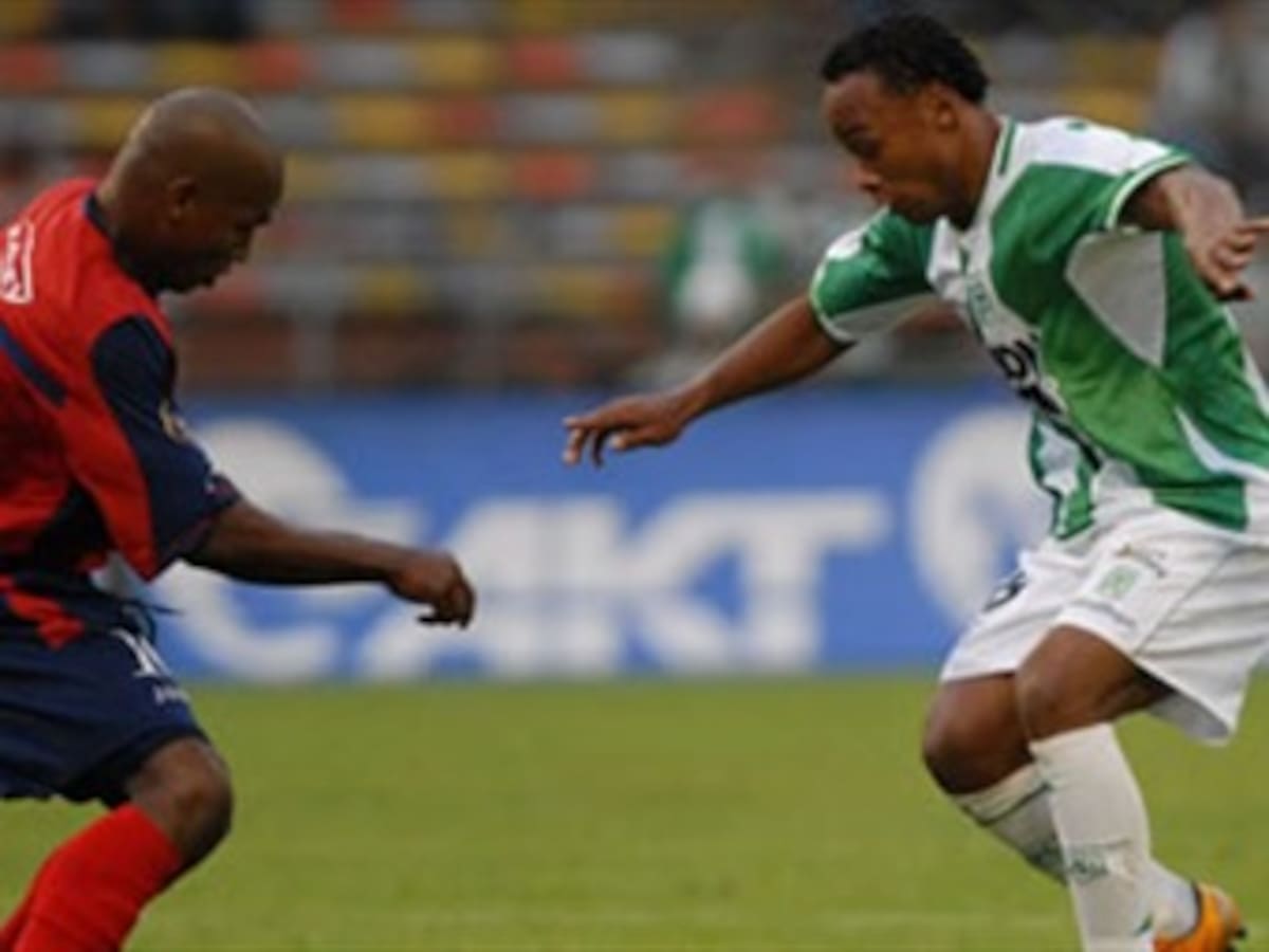 Medellín derrotó 2-1 a Nacional y asumió el liderato del fútbol colombiano
