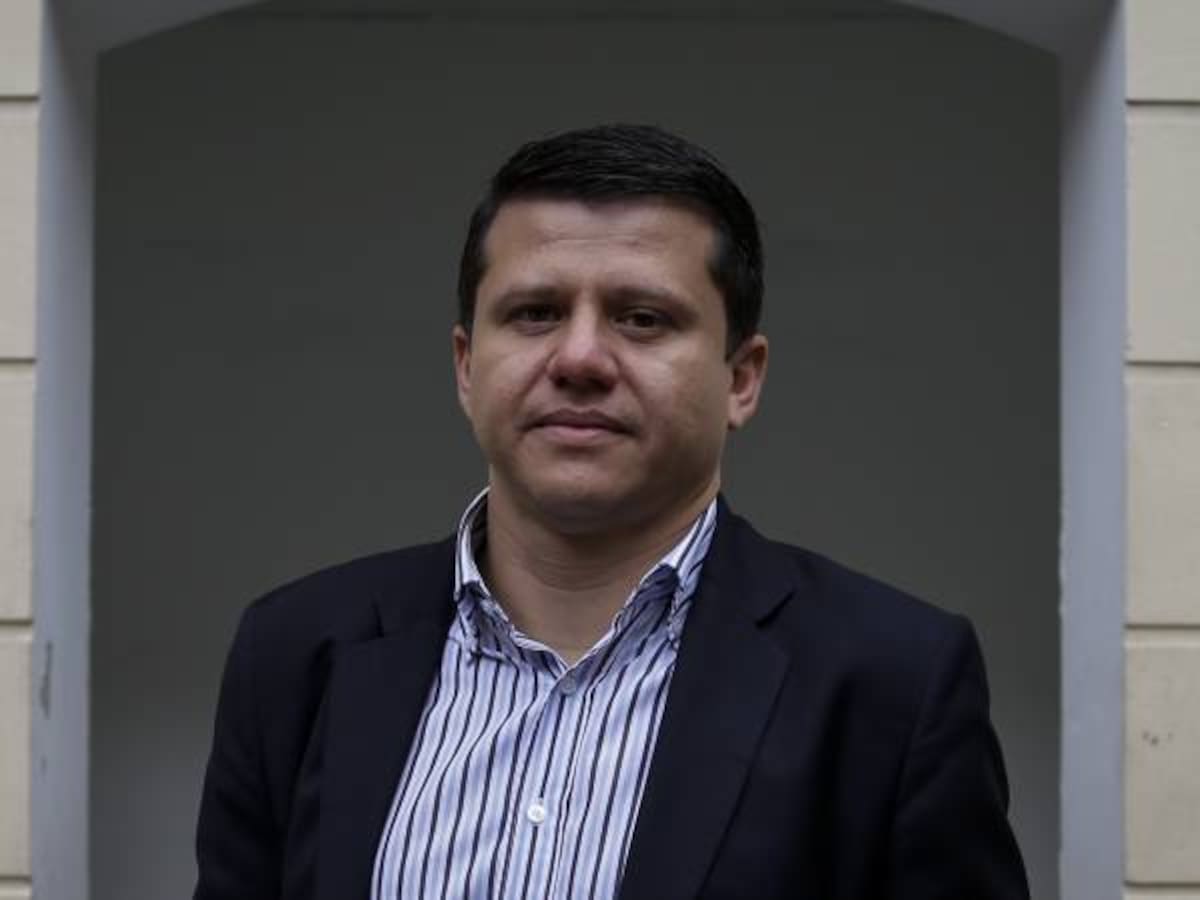 Regresa Ñoño Elías al patio de servidores públicos