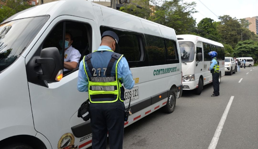 La secretaría de movilidad mejoró la señalización víal en 20 instituciones educativas de Medellín para el regreso a clase