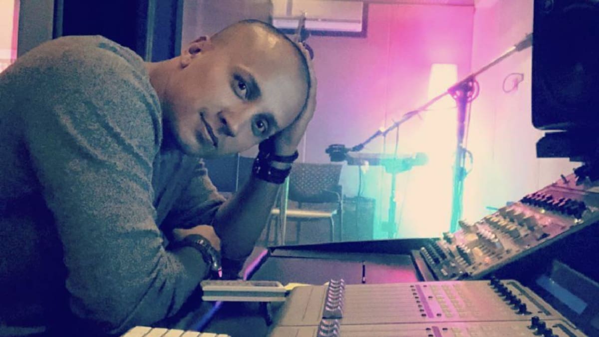 Qué hace y cómo trabaja un productor musical