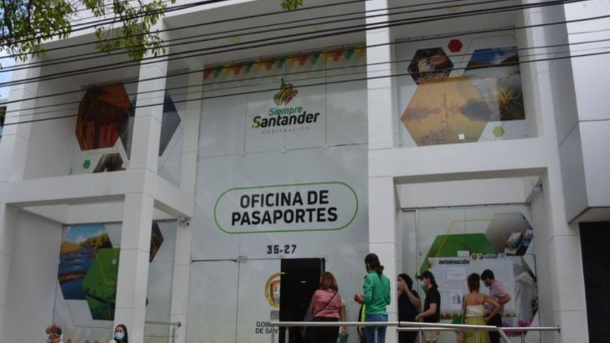 Cifra histórica: hay 10 mil pasaportes represados en Santander