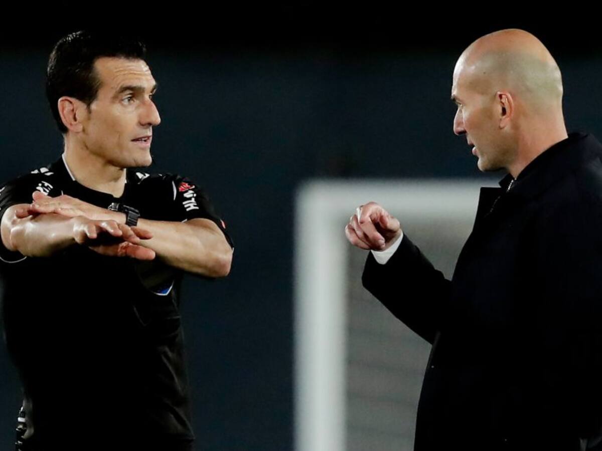 Zidane: "Me tienen que explicar la regla de las manos en los penales"