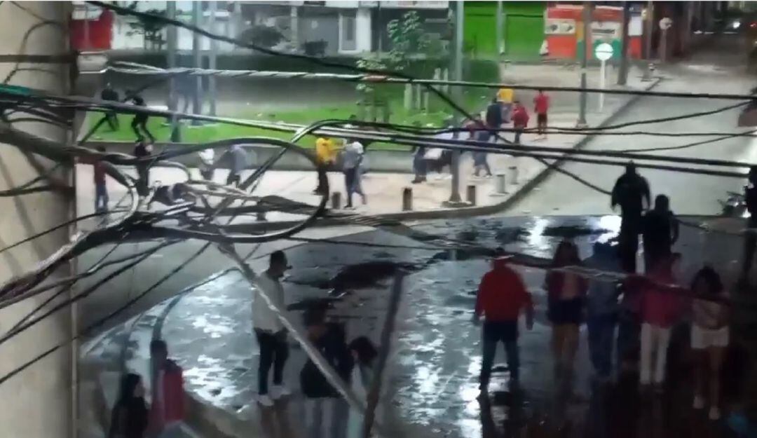 Asonada en el sur del Huila deja cinco heridos.