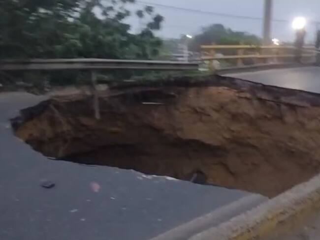 ¿Quién debía realizar el mantenimiento del puente entre Barranquilla y Soledad?