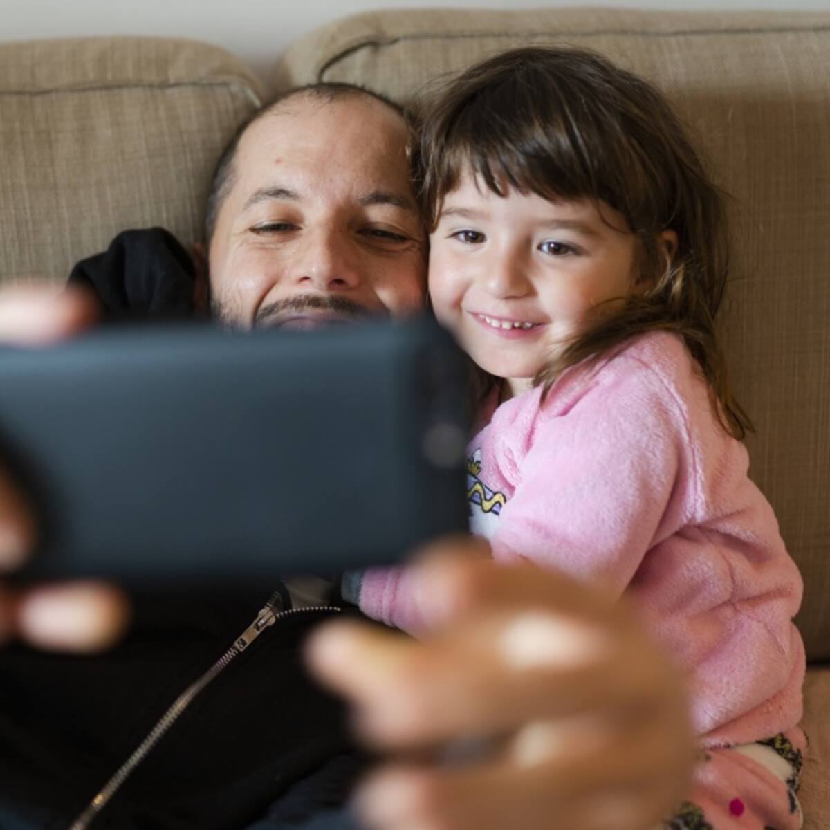 Los riesgos de publicar fotos de sus hijos en redes sociales