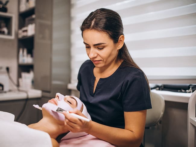 Belleza premium a domicilio en Colombia: el auge de los servicios personalizados que ahorran tiempo