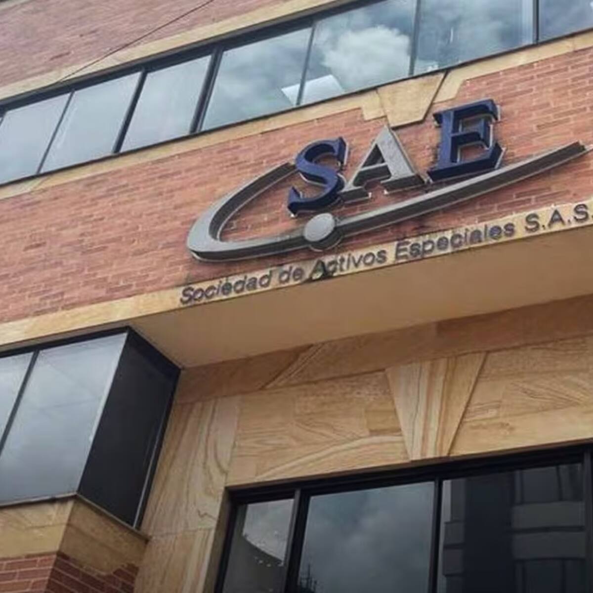 Abren investigación a funcionarios de la SAE por el presunto robo de 10 lingotes de oro