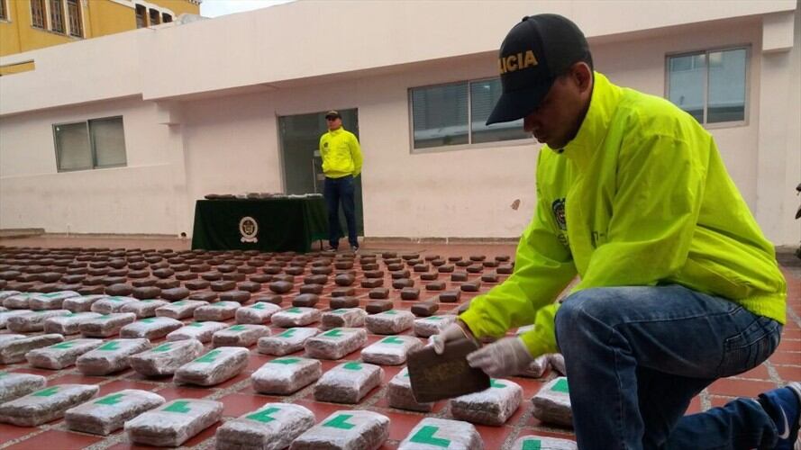 Un subintendente y dos patrulleros capturados por pérdida de 100 kilos de marihuana/ Imagen de referencia . Foto: Policía Metropolitana.