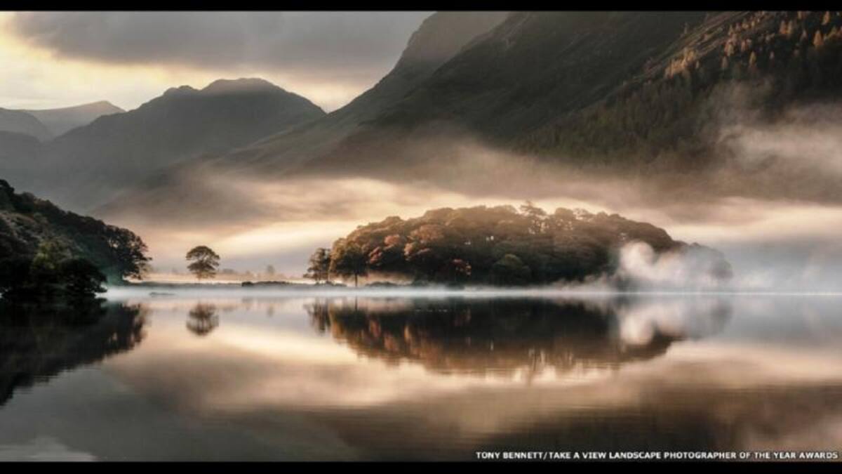 Esta toma de neblina arremolinándose por encima de un lago en Cumbria (noroeste de Inglaterra) se llevó el primer premio de un concurso de fotografía de paisajes de Reino Unido. Esta imagen, "Crummock Water Mists and Reflections", le valió al británico Tony Bennett la distinción de Fotógrafo Paisajista del Año