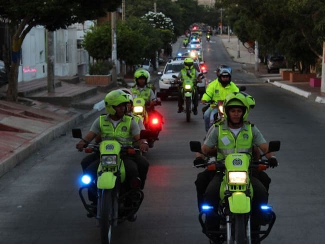 Imágenes de referencia de las caravanas de seguridad en los barrios de Barranquilla. Foto: Policía Mebar