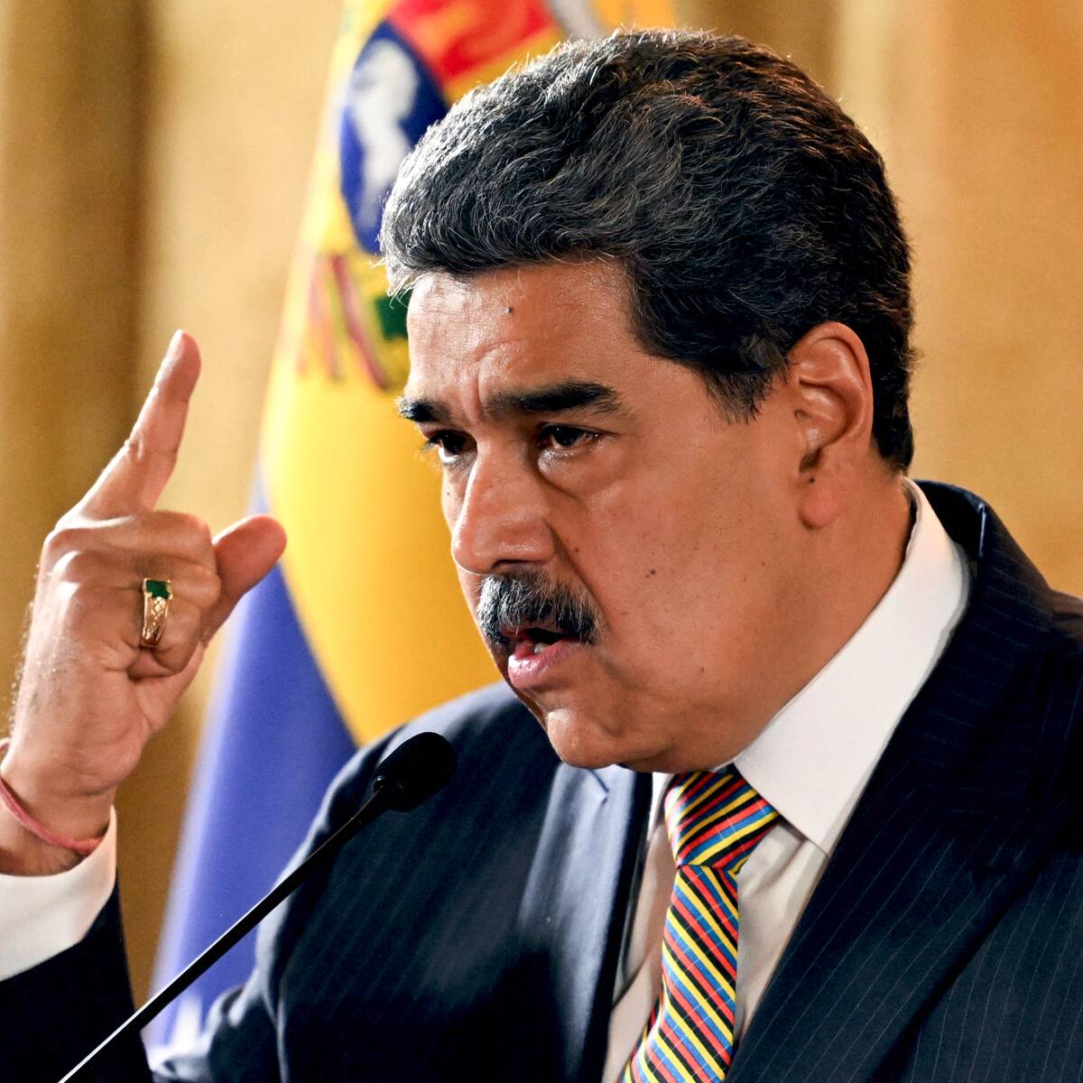 Maduro evalúa declarar “estado de conmoción exterior” ante “agresiones” de EE.UU.