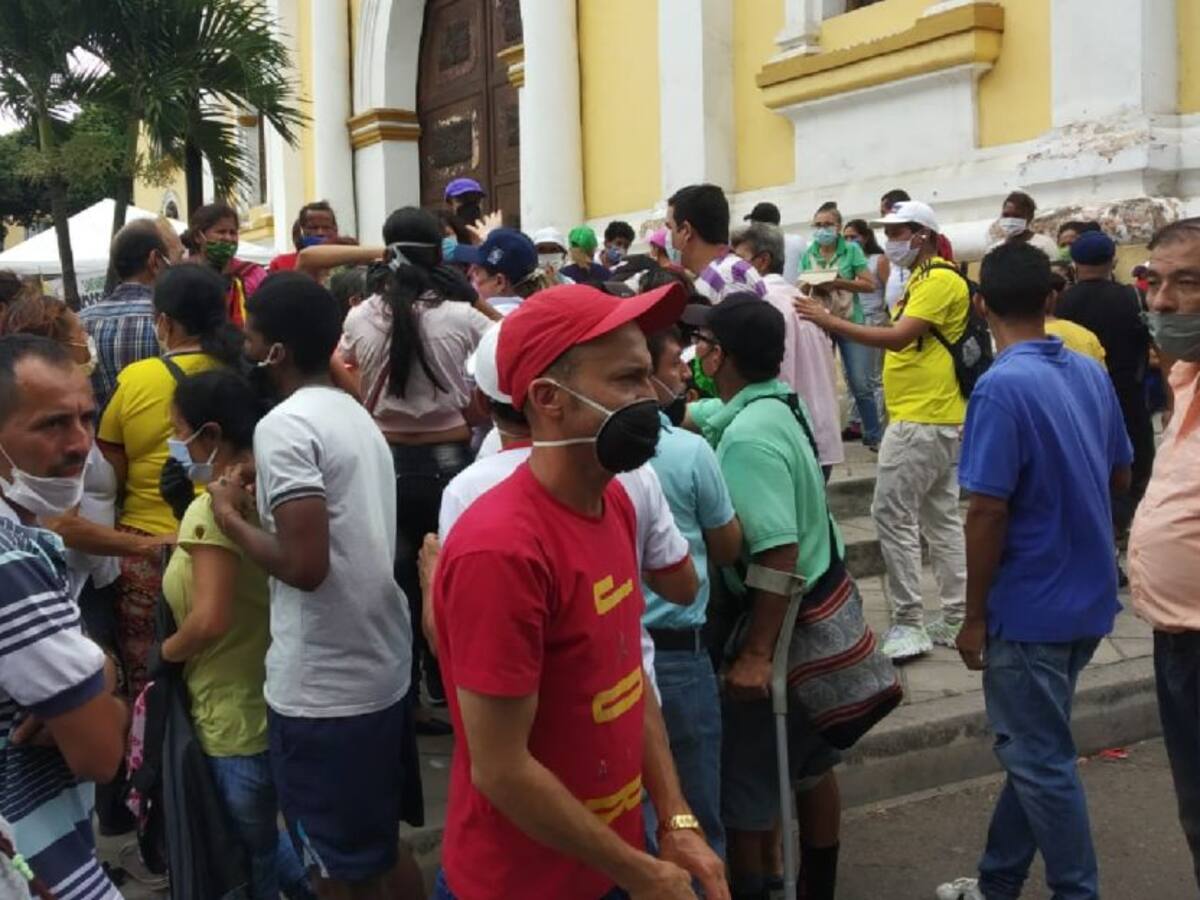 VIDEO: Entrega de comida generó aglomeraciones