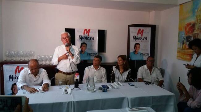 El senador Robledo asistió en rueda de prensa para ratificar respaldo a la candidatura a la Alcaldía del exconcejal David Múner. Foto: Antonio Canchila García (W Radio)