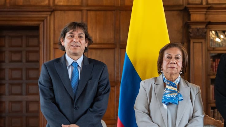 Sale de la Cancillería Carlos Orozco, director de Talento Humano