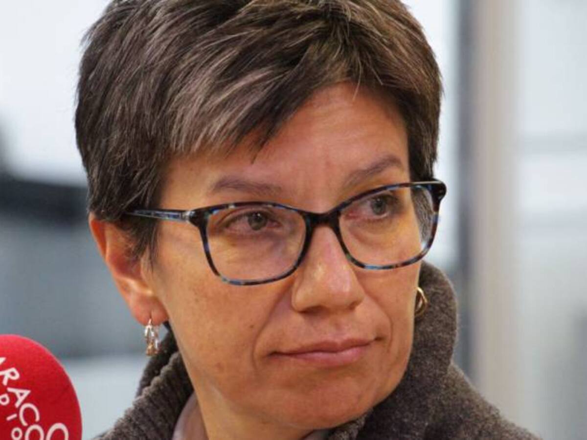 Están dando palos de ciego: Claudia López, sobre medida a motos