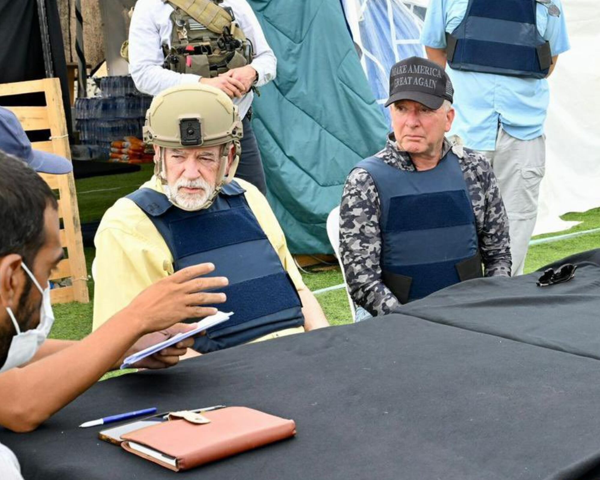 El embajador de Estados Unidos en Israel, Mike Huckabee junto al emisario de Trump, Steve Witkoff, en la Franja de Gaza.
(foto:   Cortesía Mike Huckabee )