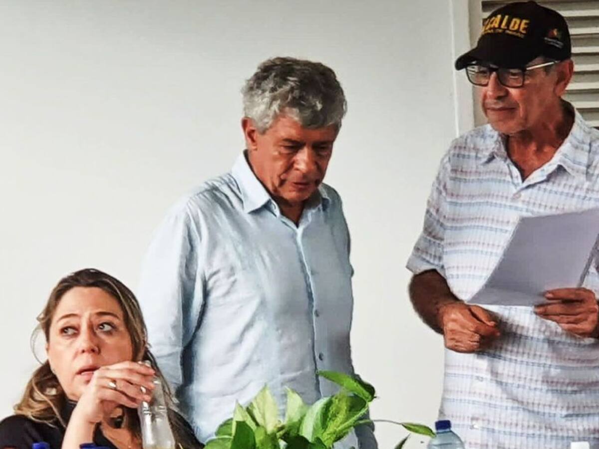 Alcalde de Cartagena entregó a Director de Planeación paquete de proyectos