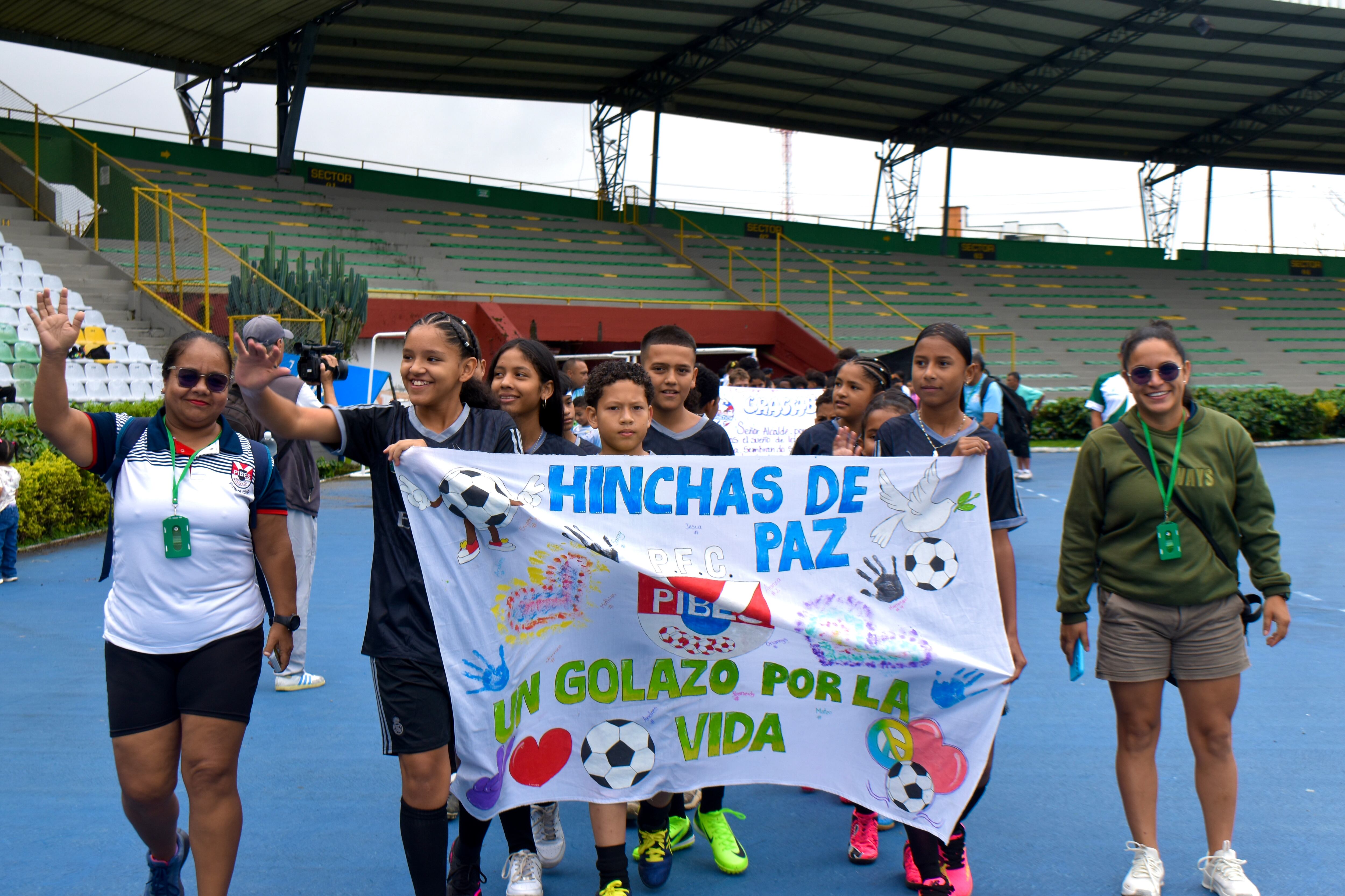 En el estadio Centenario de Armenia se inició el Torneo Hinchas de Paz. Foto: Cortesía Imdera