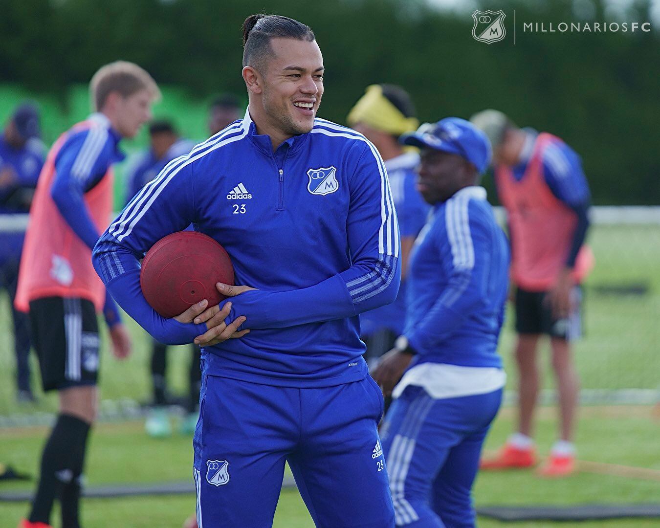 Leonardo Castro en sus primeras semanas como jugador de Millonarios / Twitter: @MillosFCoficial