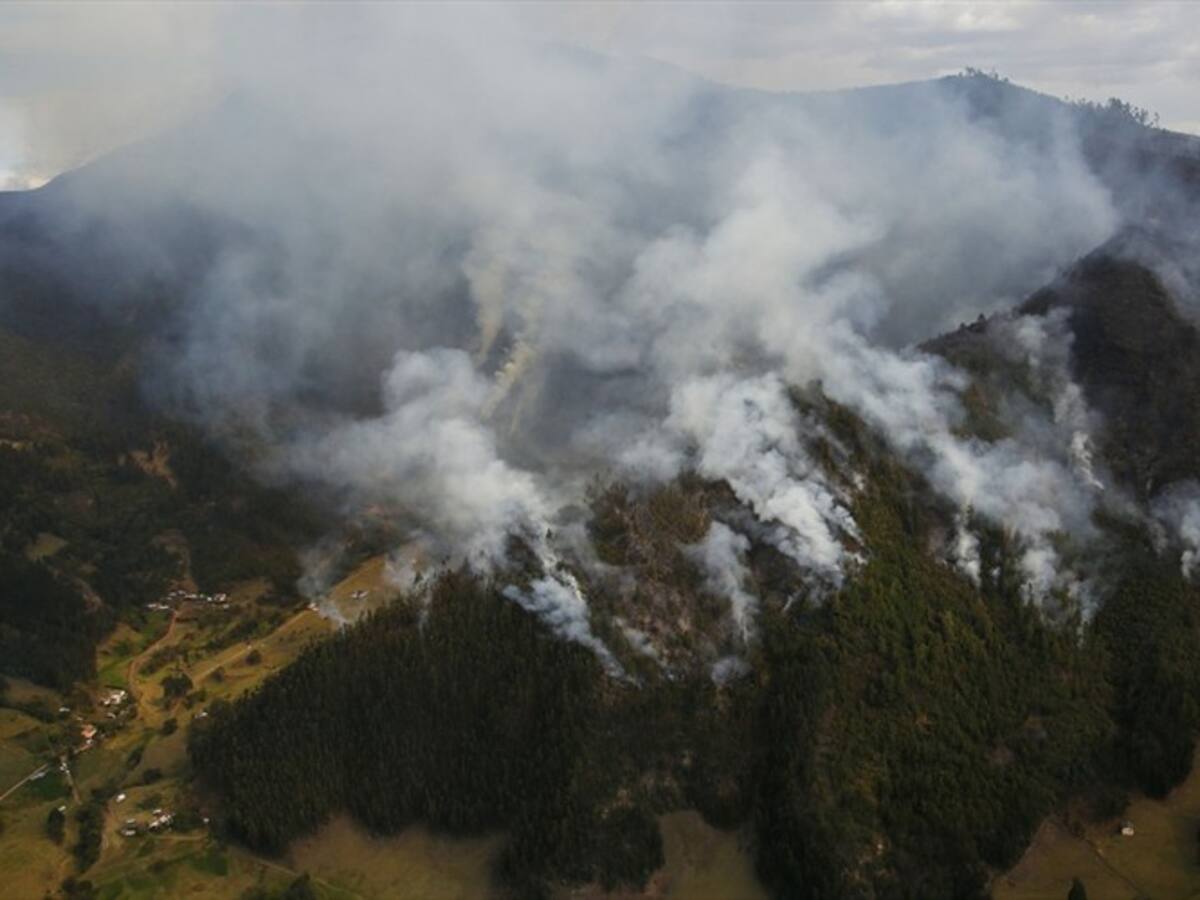 Bomberos tienen problemas burocráticos para atender incendio en Quetame