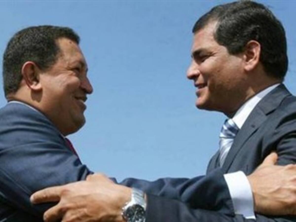 Chávez y Correa afirman que no han sido invitados a posesión de Santos. Gobierno dice que sí