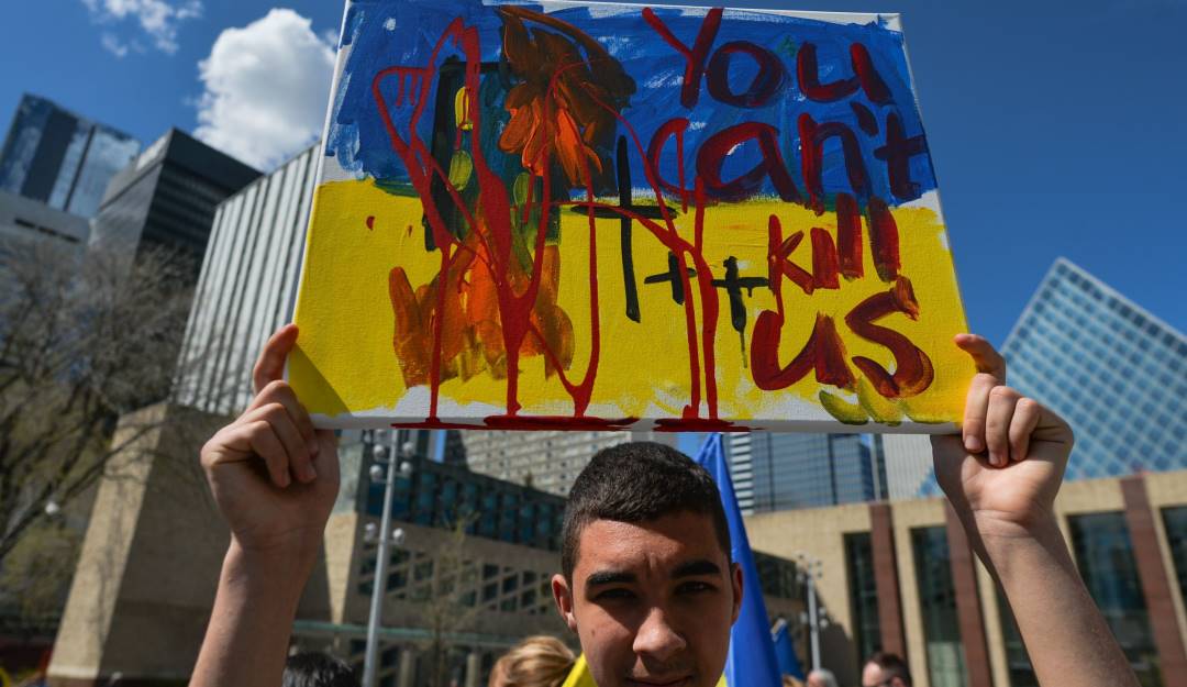 Manifestación contra crímenes de guerra en Ucrania. Foto: Getty