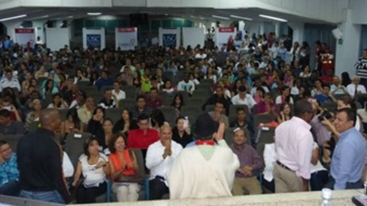Las peripecias para ir a estudiar que viven niños campesinos en El Dovio