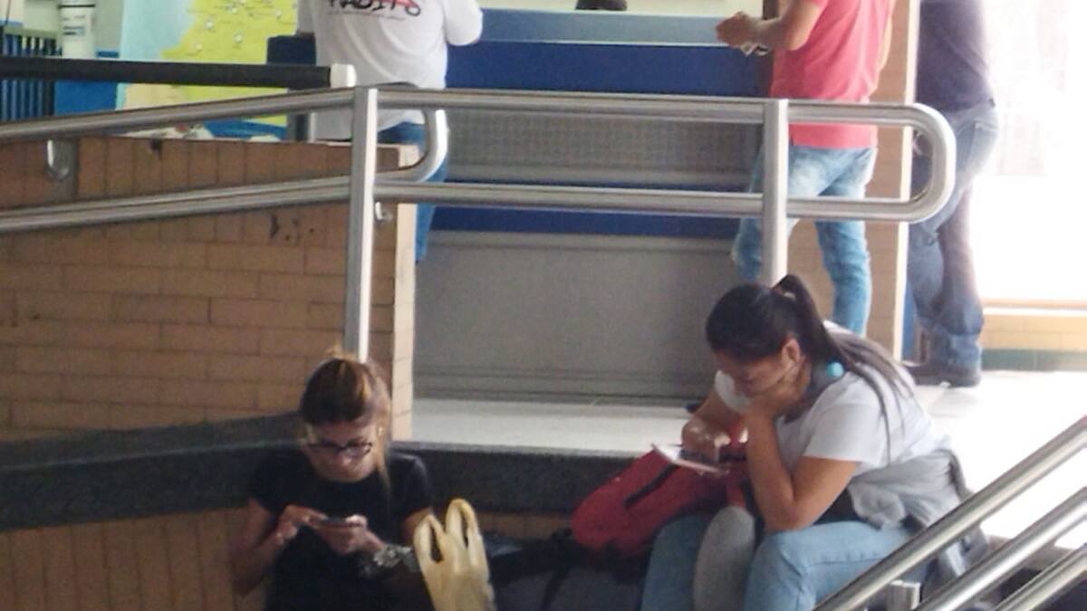 Pasajeros reportan problemas para viajar por bloqueo de vía a Barrancabermeja