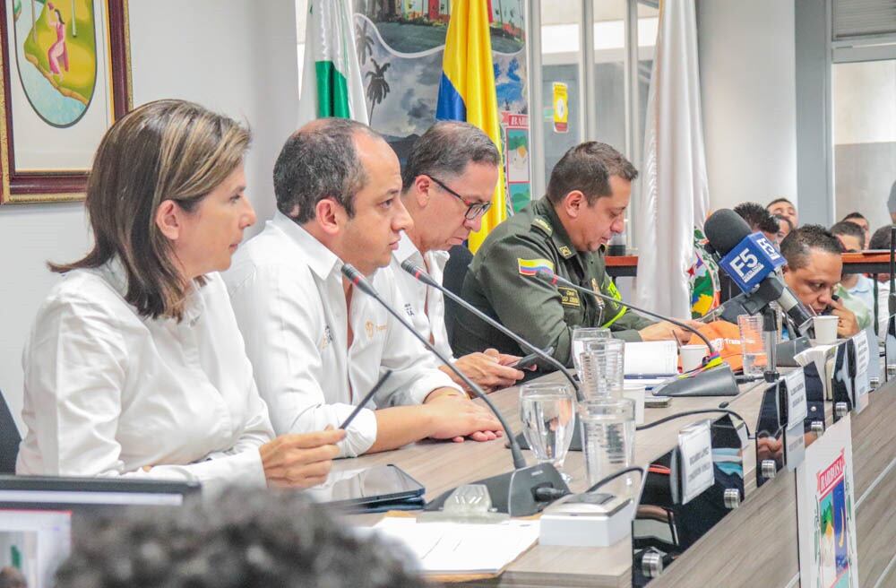 Reunión entre autoridades locales y nacionales en pro de llegar a un acuerdo frente a los peajes Trapiche y Cabildo. Foto: Cortesía.