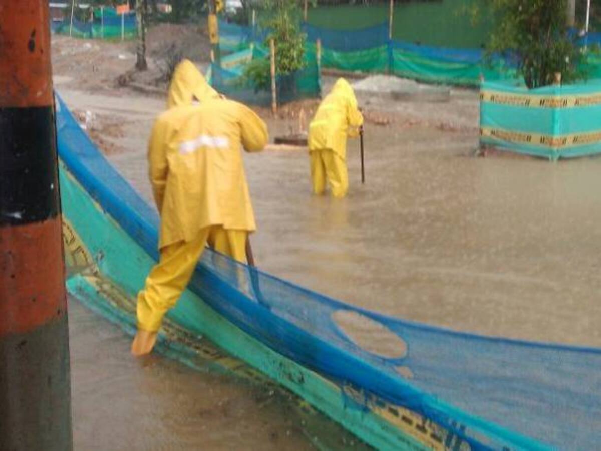 Varios sectores de Ibagué inundados tras torrencial aguacero