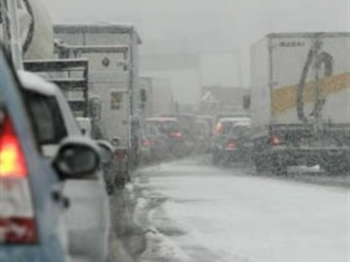 La nieve y el frío obligan a cerrar aeropuertos y carreteras en Europa