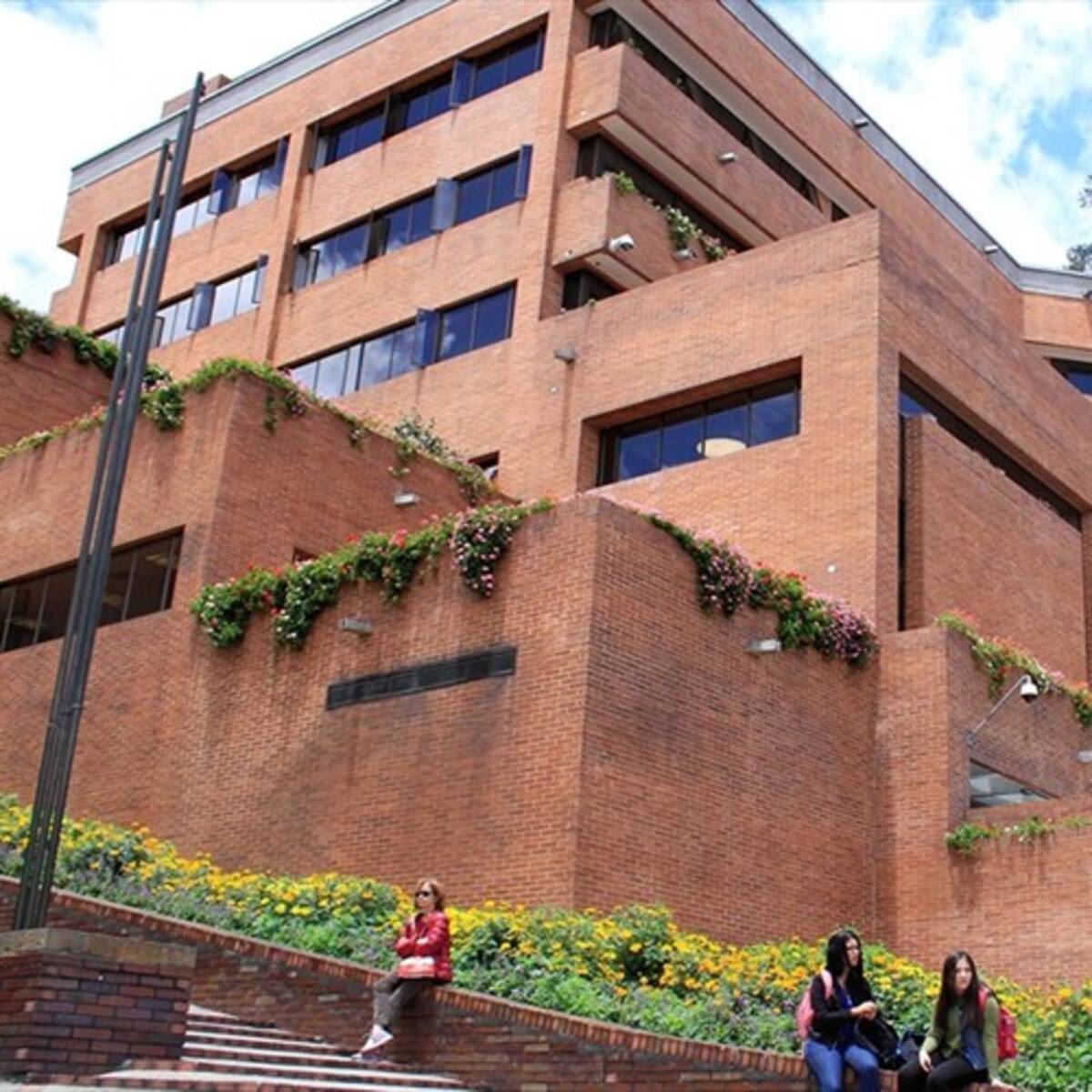 U. Externado anuncia inscripción gratuita y becas de descuento para programas de pregrado