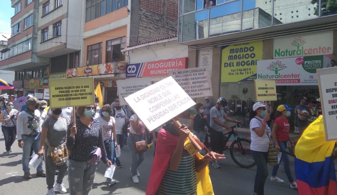Marcha de maestros en el centro de Armenia