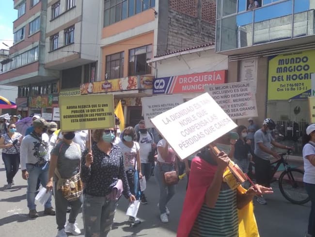 Marcha de maestros en el centro de Armenia