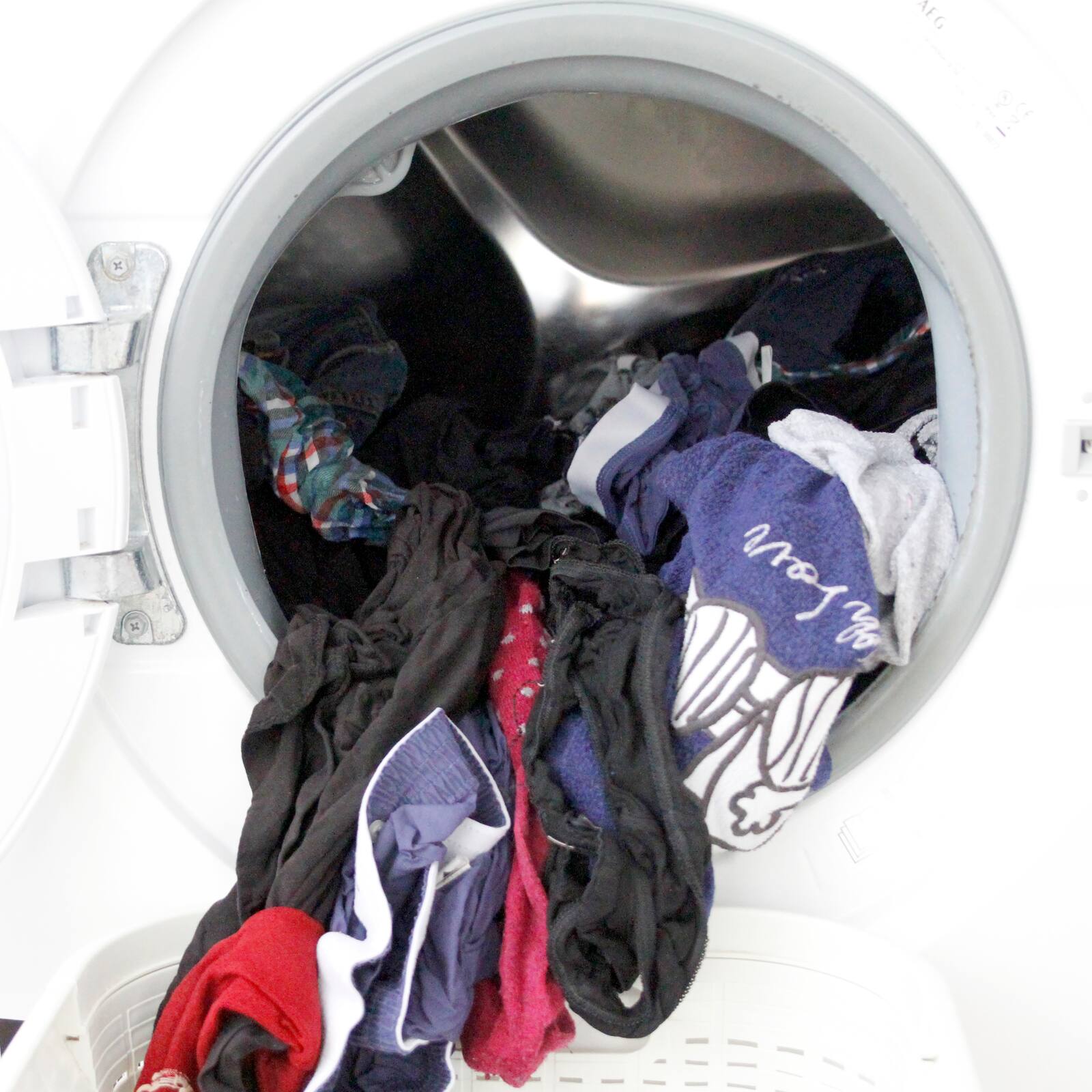 Con nuestra modernas maquinas puede lavar su ropa de viaje en tan