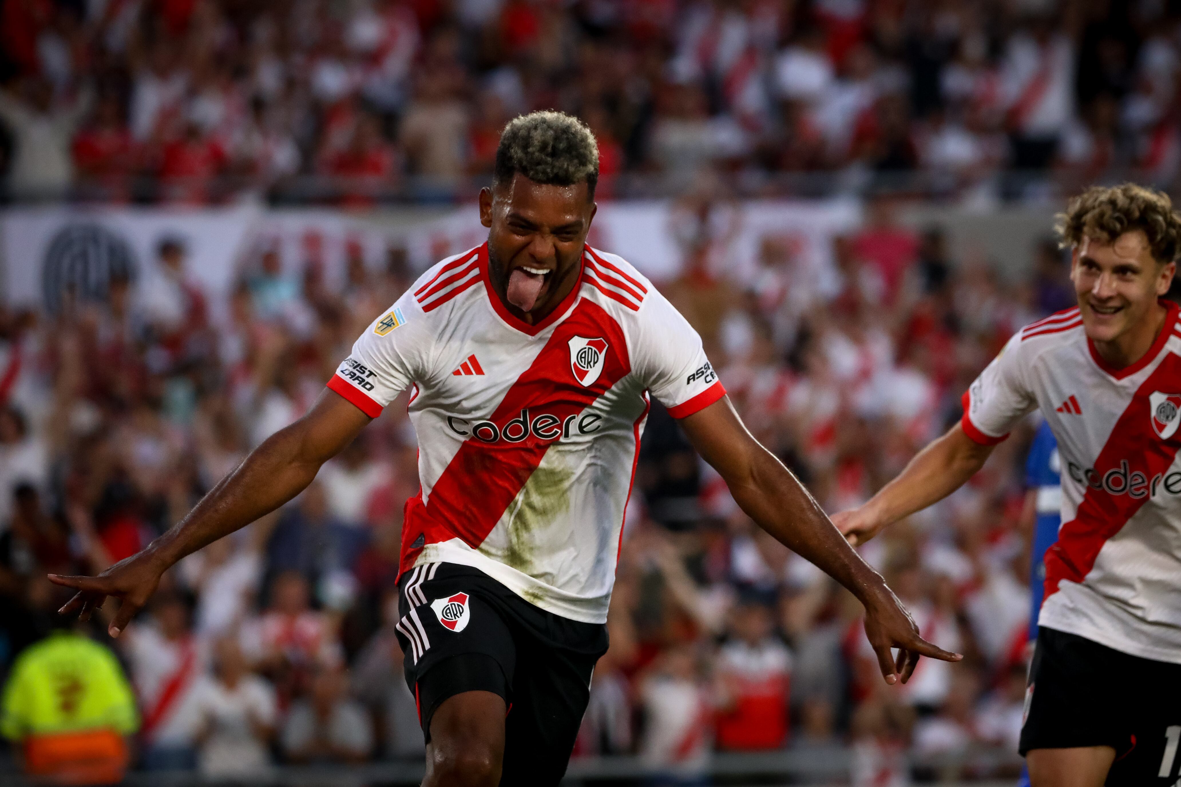 Miguel Ángel Borja festeja uno de sus tres goles ante Vélez Sarsfield. (Photo by Roberto Tuero/SOPA Images/LightRocket via Getty Images)